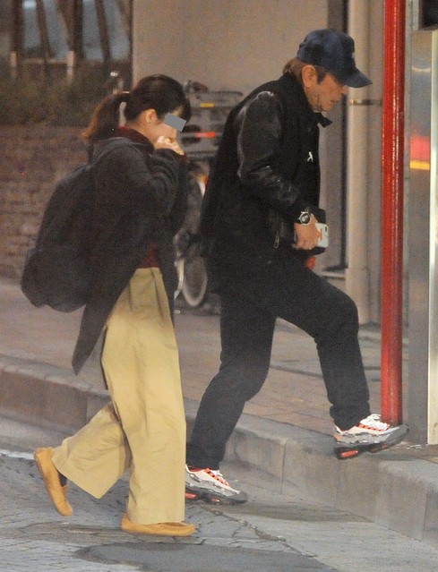 志村けん　麻布十番で美女