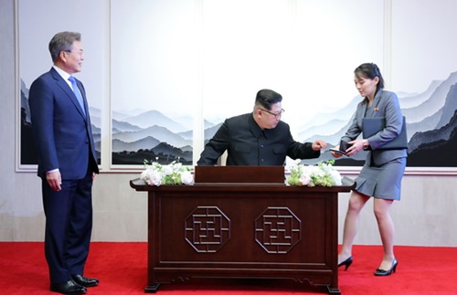金正恩 金与正 文在寅